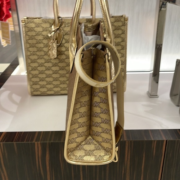 Michael Kors Medium Mirella EW Tote Bag Crossbody Shoulder Handbag NWT - Picture 2 of 16